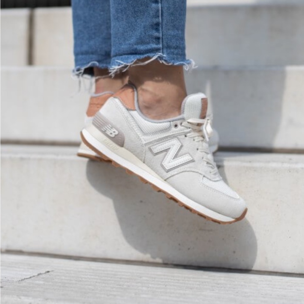 ISO!! New Balance cream womens sneakers size 7.5!